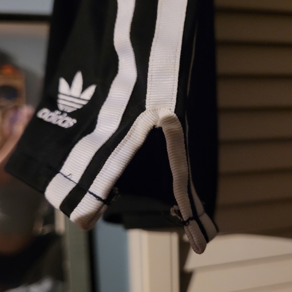 Classic Adidas shorts - Picture 3 of 4